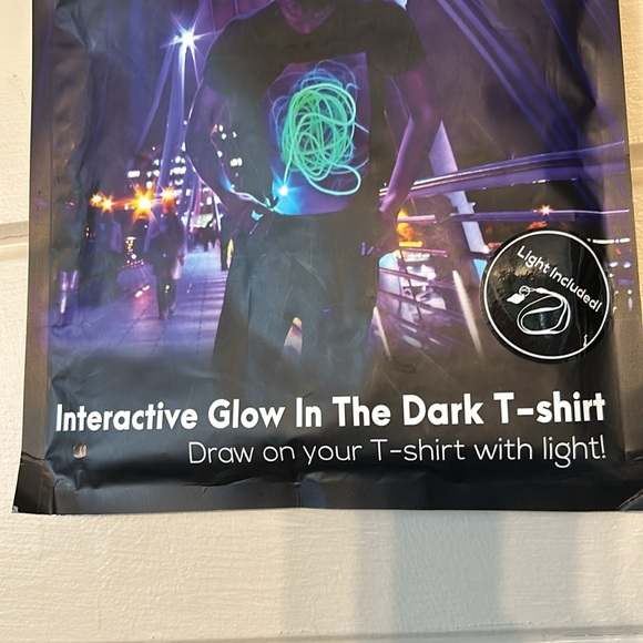 IA ILLUMINATED APPERAL INTERACTIVE GLOW IN THE DARK T-SHIRT SIZE SMALL - Picture 3 of 6